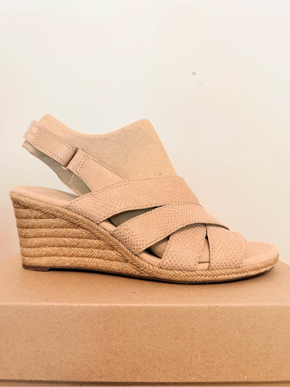 Clarks Women's Beige Wedge Sandals - Neutral Espadrille Wedge 9.5